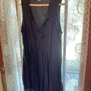 Black pin tucked sleeveless tunic